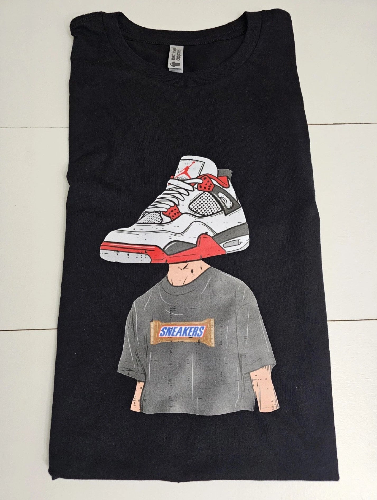 T-SHIRT SNEAKERS size L